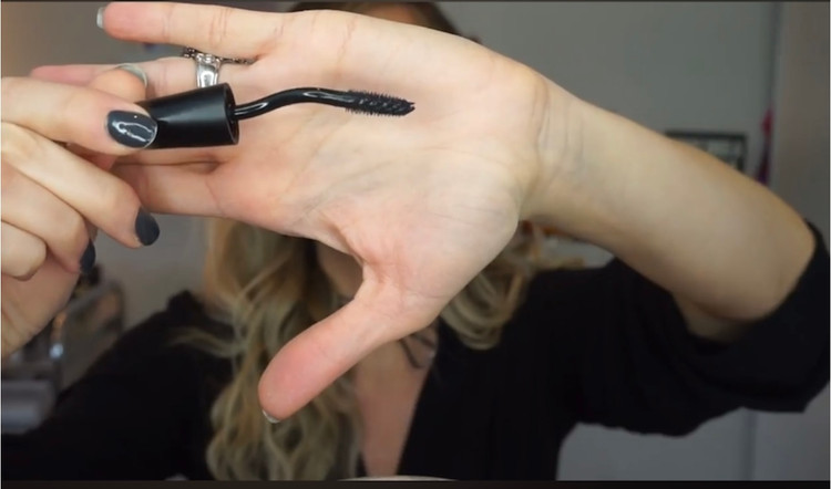 نمای نزدیک از ریمل گرندیوس اکستریم Lancôme با طراحی خاص