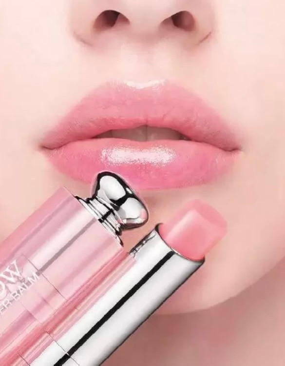 بالم لب لوکس و جذاب |با بالم لب مغذی، لبهایی نرم، براق و سالم داشته باشید. محافظت مؤثر در برابر خشکی و ترک لب با ماندگاری بالا